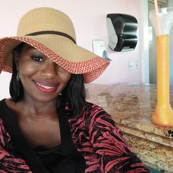 Meet your Posher, Celena - Picture 5 of 8